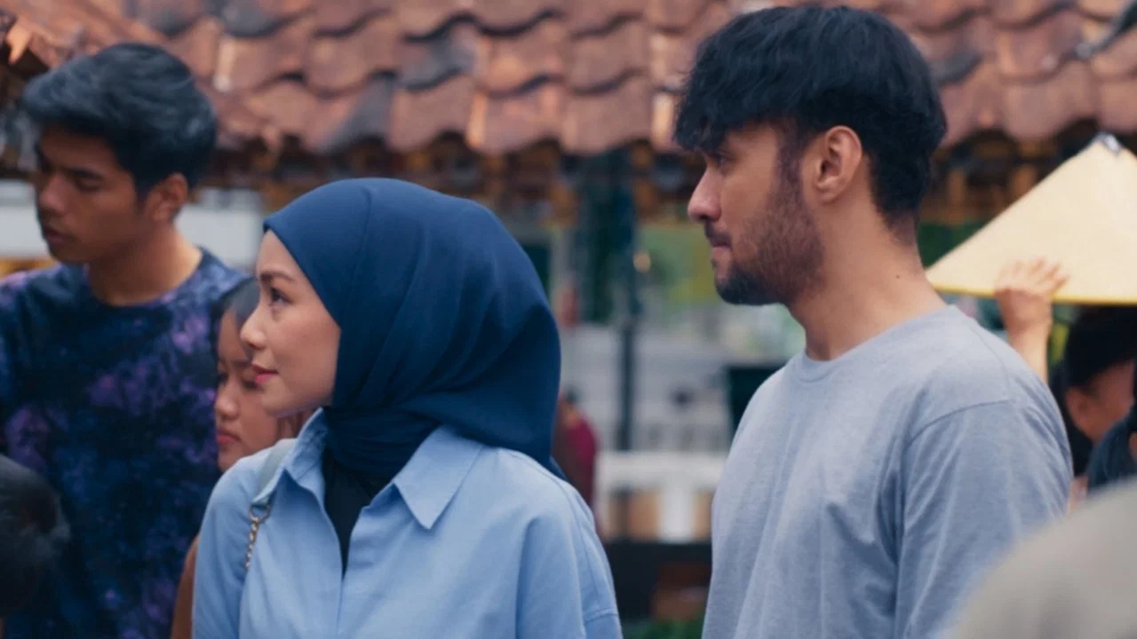 Cinta Tak Pernah Tepat Waktu - 剧照