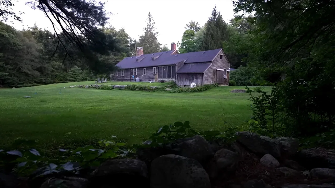 Surviving a Week at the Real Conjuring House - 剧照
