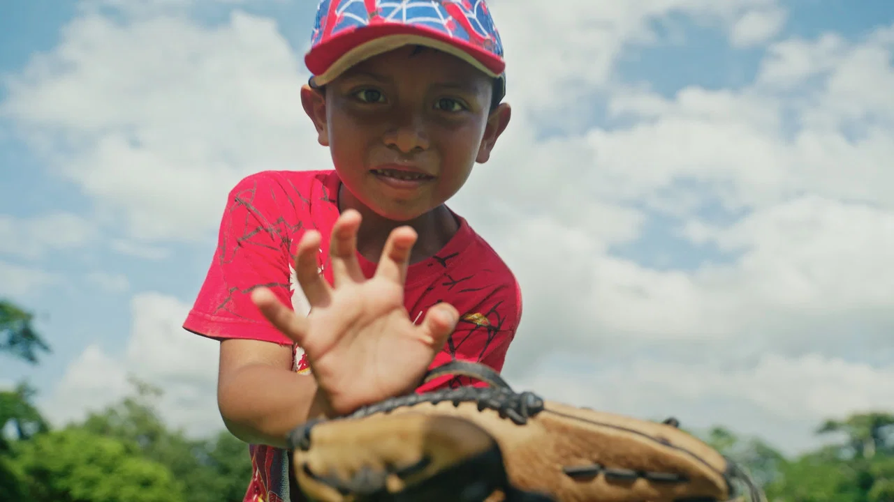 A Million Smiles: The Story of Baseball Without Borders - 剧照