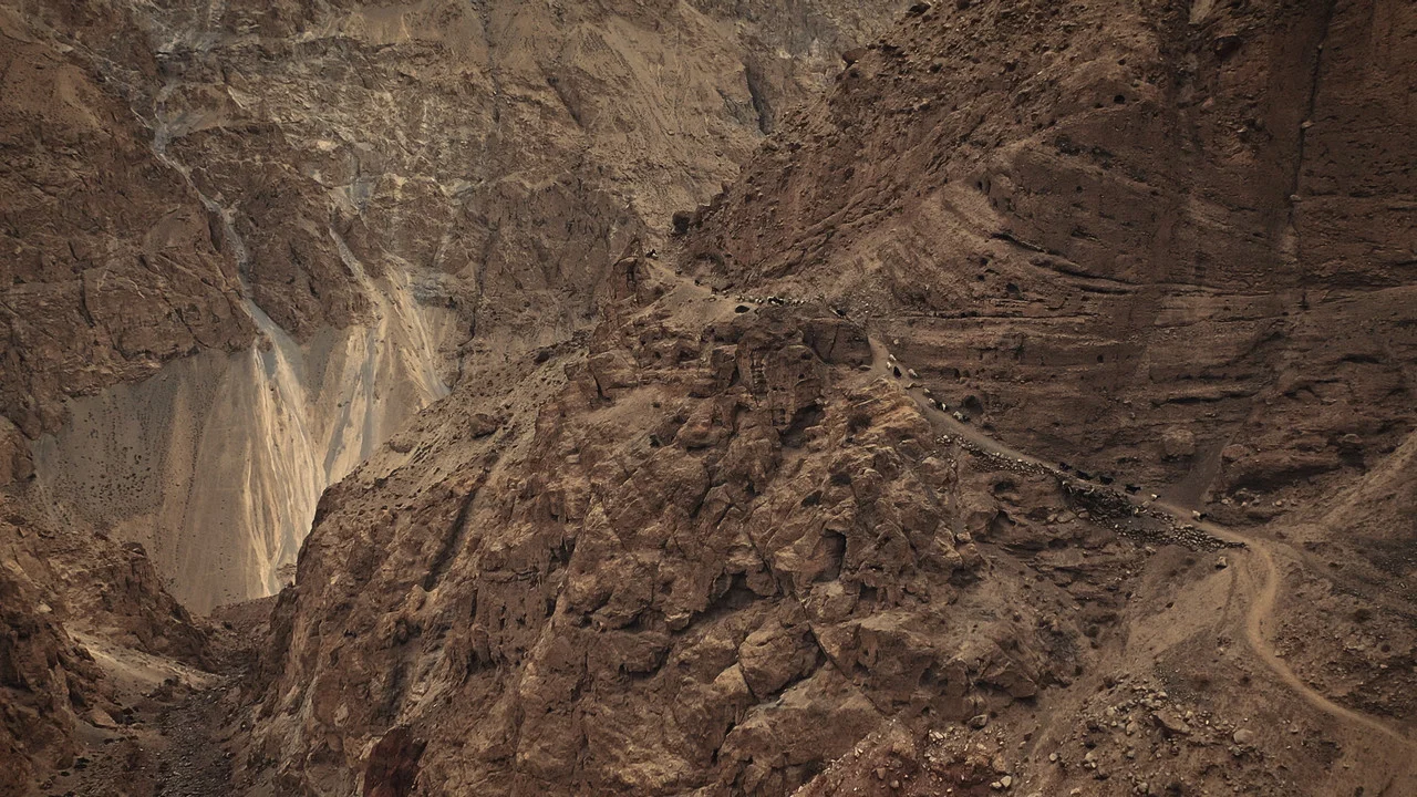 A Cry From The Mountains - 剧照