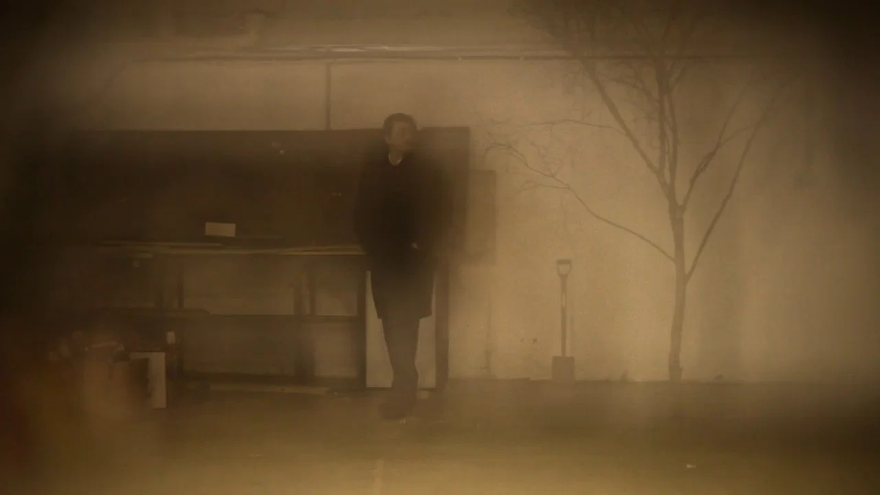 HE - 剧照