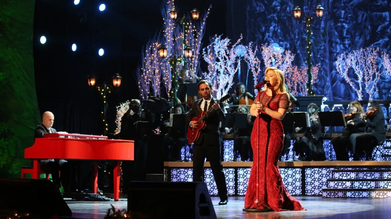 Kelly Clarkson's Cautionary Christmas Music Tale - 剧照