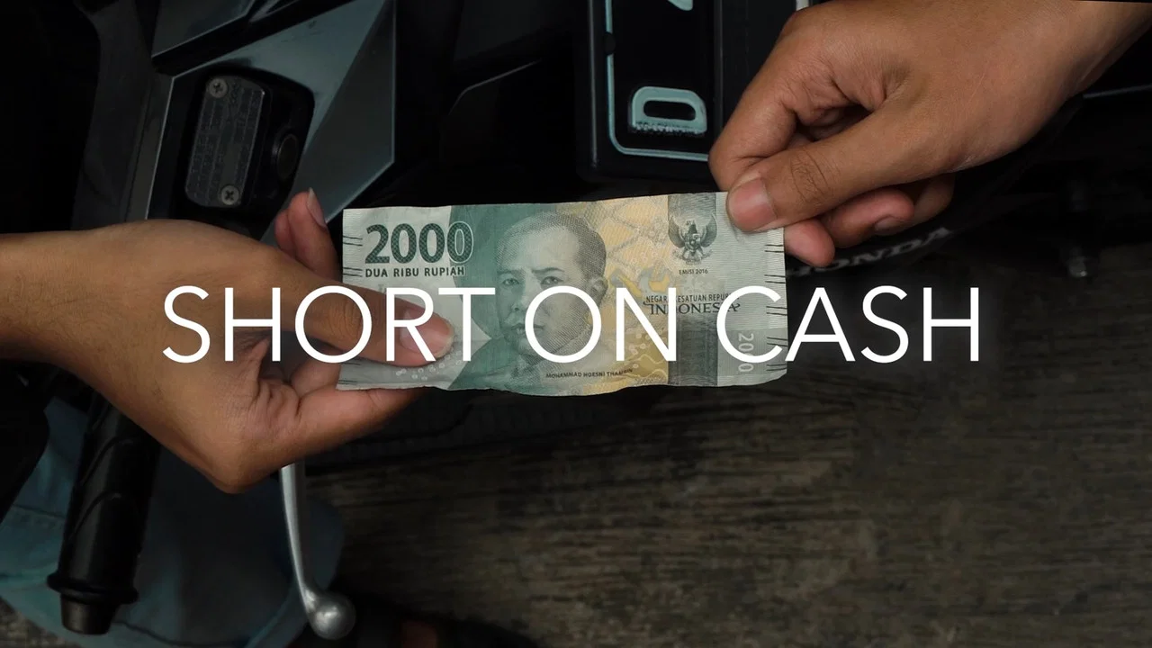 Short on Cash - 剧照