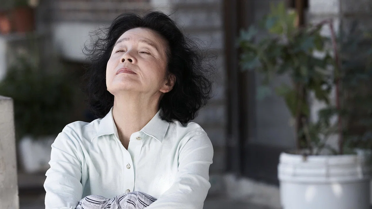 诗 - 剧照