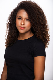 N&uacute;bia Maur&iacute;cio