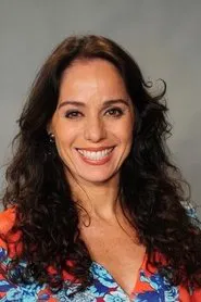 Cl&aacute;udia Mauro