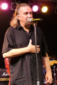 L&oacute;r&aacute;nt Schuster