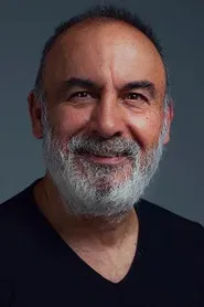 Yaşar &Uuml;zer