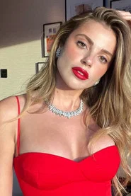 Ezgi Ey&uuml;boğlu