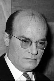 Mikl&oacute;s Szak&aacute;ts