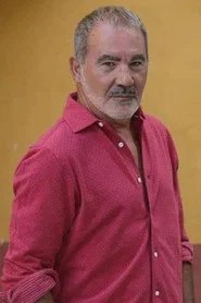 Valent&iacute;n Paredes