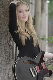 Chlo&eacute; Caroline