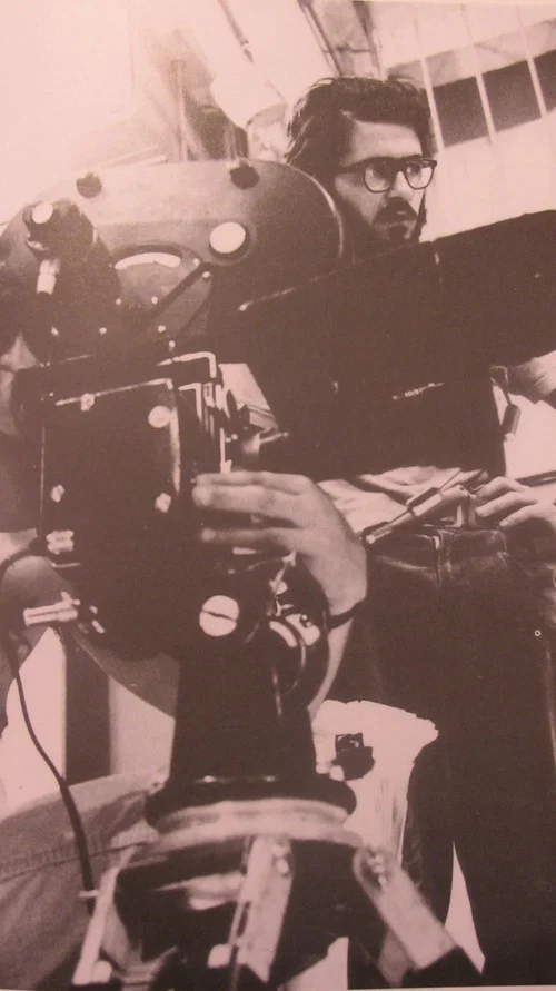 In girum imus nocte et consumimur igni: filmbiograf&iacute;a de Antonio Maenza
