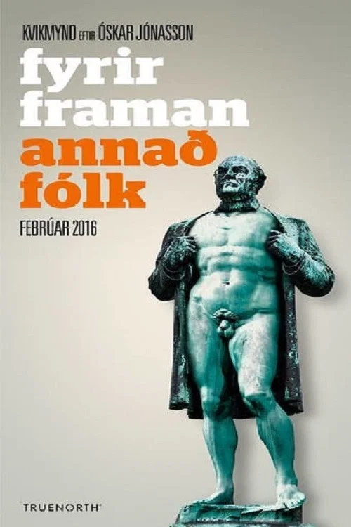 Fyrir framan anna&eth; f&oacute;lk