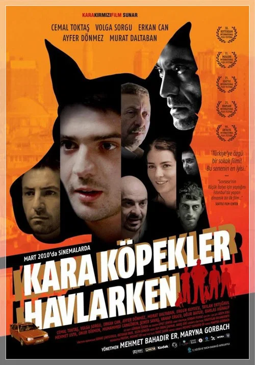 Kara K&ouml;pekler Havlarken